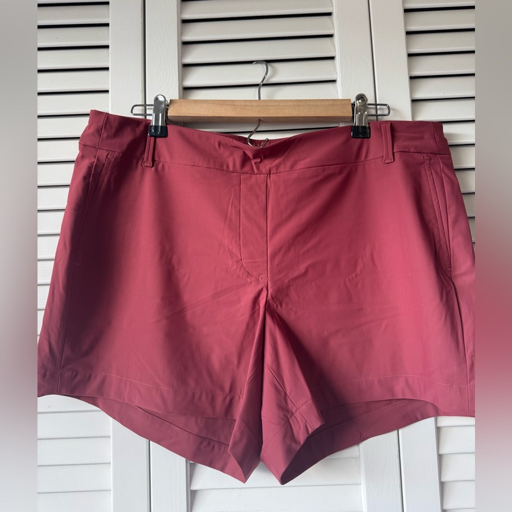 Golf shorts in garnet